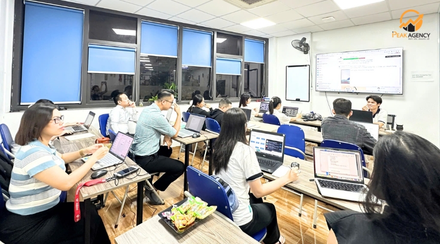Khóa học quảng cáo Facebook Ads tại Peak Agency