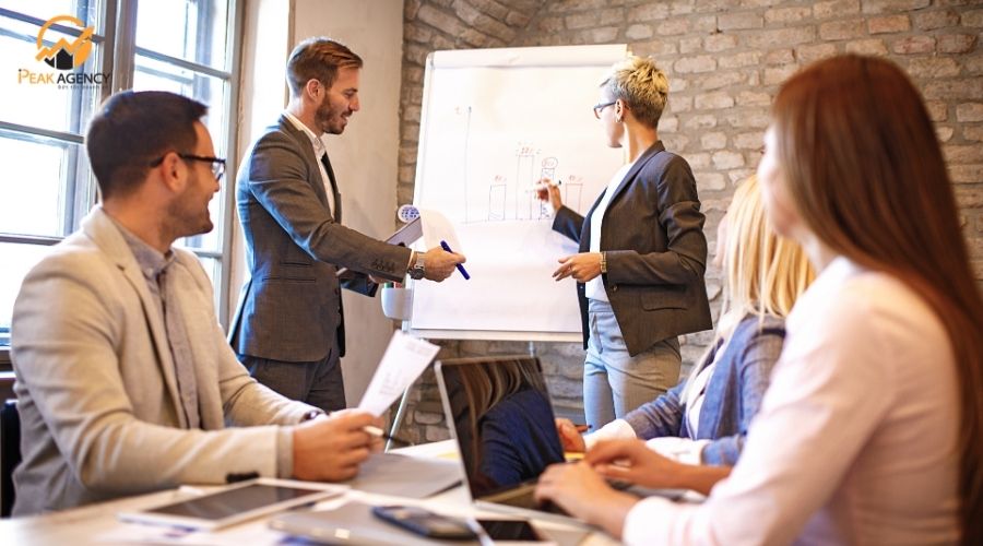 Doanh nghiệp chọn marketing online hay marketing truyền thống